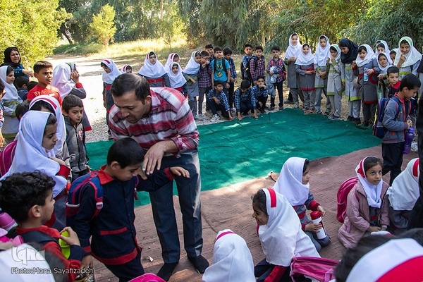 کتابخانه سیار در روستای «ایستادگی» گتوند