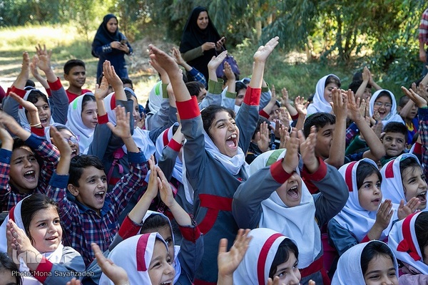 کتابخانه سیار در روستای «ایستادگی» گتوند