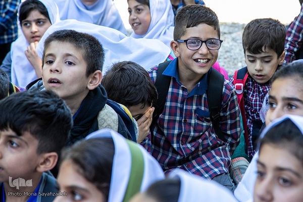 کتابخانه سیار در روستای «ایستادگی» گتوند