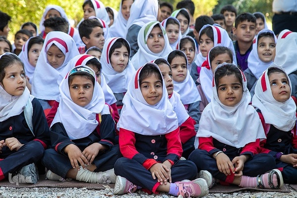 کتابخانه سیار در روستای «ایستادگی» گتوند