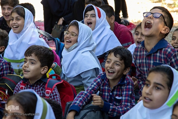 کتابخانه سیار در روستای «ایستادگی» گتوند