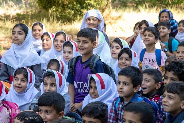 کتابخانه سیار در روستای «ایستادگی» گتوند