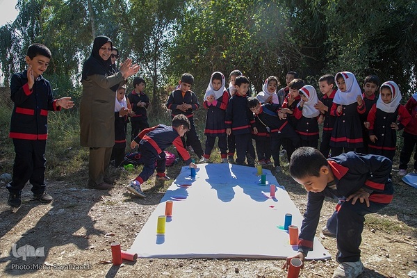 کتابخانه سیار در روستای «ایستادگی» گتوند
