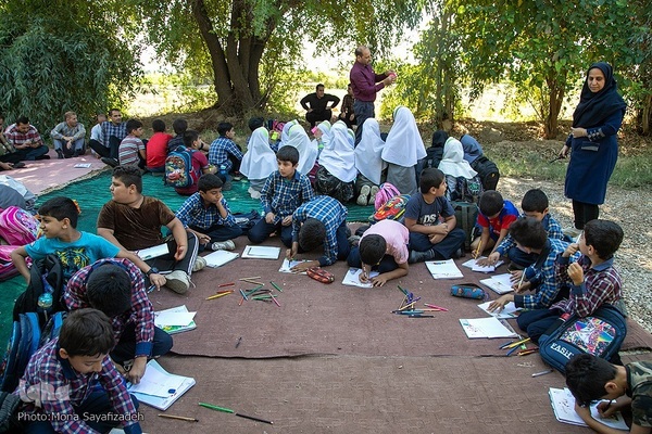 کتابخانه سیار در روستای «ایستادگی» گتوند