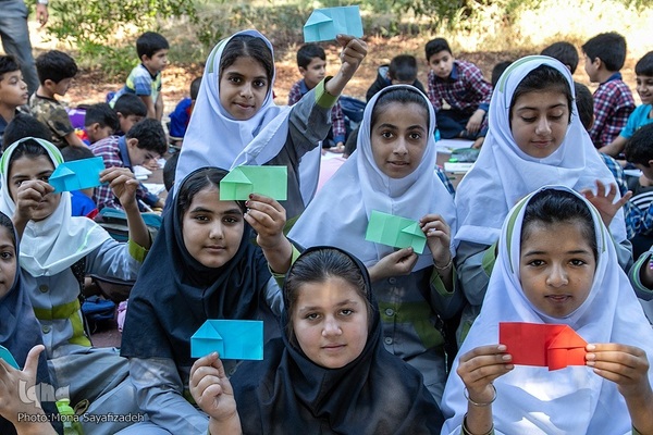 کتابخانه سیار در روستای «ایستادگی» گتوند