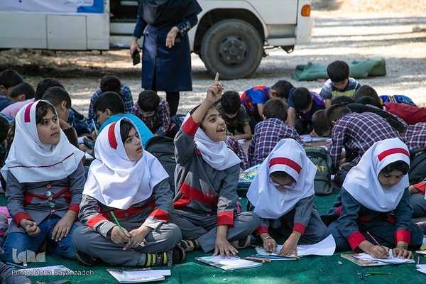 کتابخانه سیار در روستای «ایستادگی» گتوند
