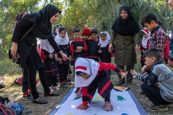 کتابخانه سیار در روستای «ایستادگی» گتوند