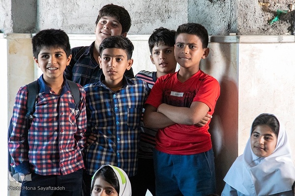 کتابخانه سیار در روستای «ایستادگی» گتوند