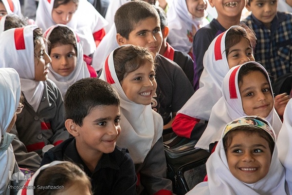 کتابخانه سیار در روستای «ایستادگی» گتوند