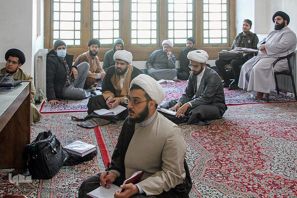 مدرسه تاریخی قدیمی و همچنان پابرجای علمیه خان یزد