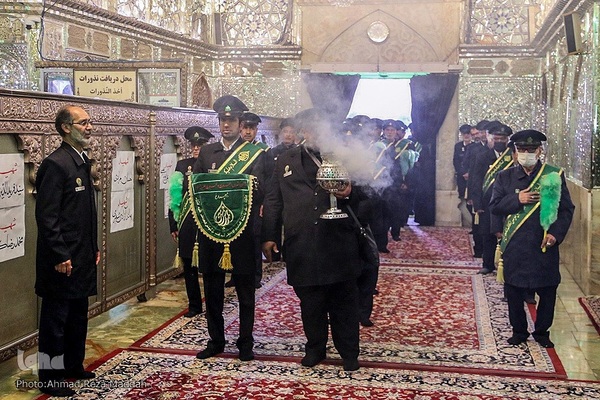 آئین معنوی سفره صلوات بر سر تربت شهدای حمله تروریستی حرم