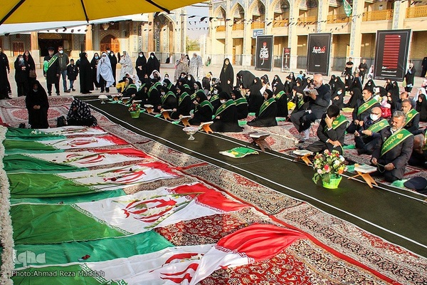 آئین معنوی سفره صلوات بر سر تربت شهدای حمله تروریستی حرم