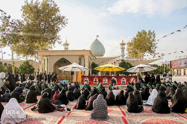 آئین معنوی سفره صلوات بر سر تربت شهدای حمله تروریستی حرم