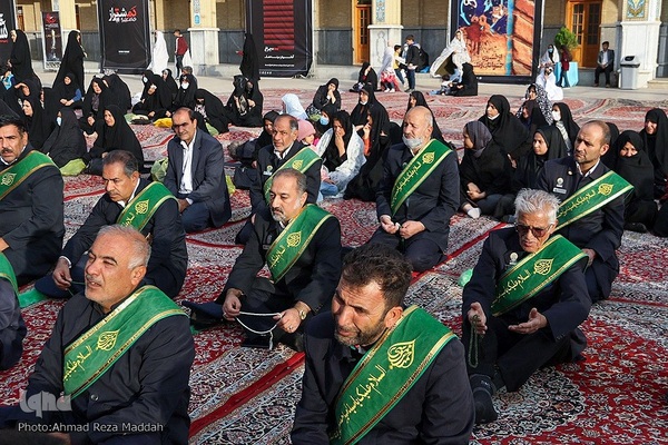 آئین معنوی سفره صلوات بر سر تربت شهدای حمله تروریستی حرم