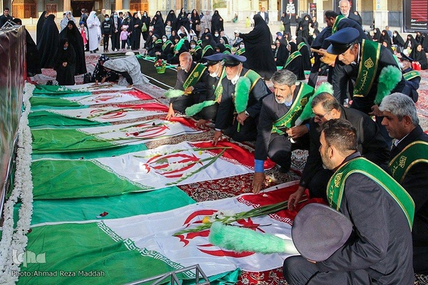 آئین معنوی سفره صلوات بر سر تربت شهدای حمله تروریستی حرم