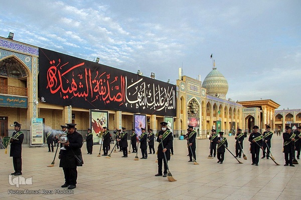 آئین معنوی سفره صلوات بر سر تربت شهدای حمله تروریستی حرم