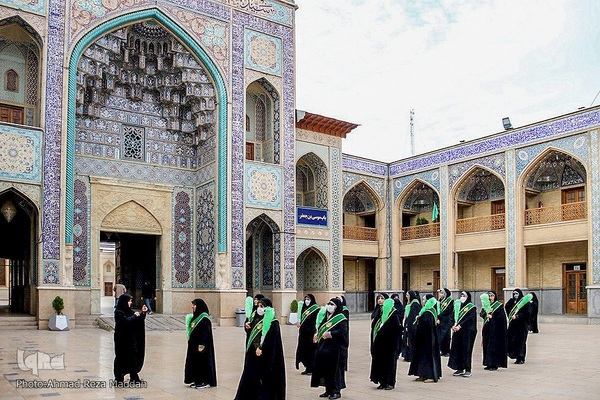 آئین معنوی سفره صلوات بر سر تربت شهدای حمله تروریستی حرم