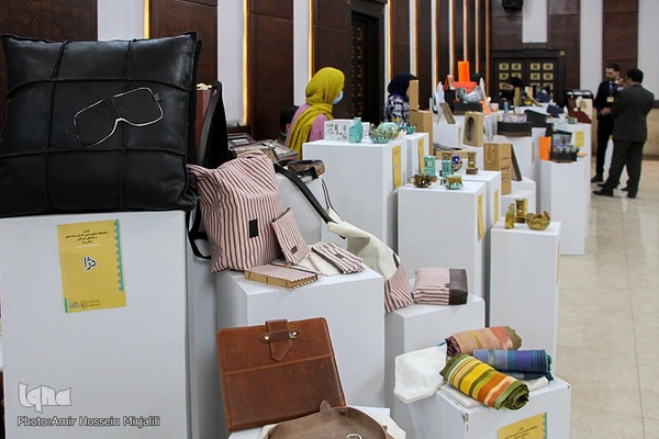 اولین نمایشگاه آثار صنایع دستی با بسته بندی استان یزد‎‎