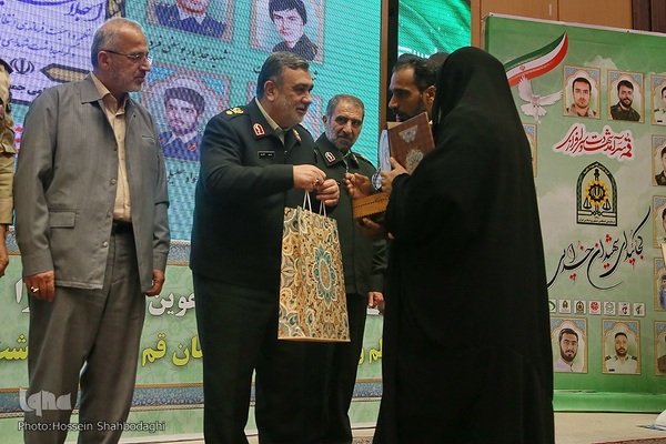 گرامیداشت شهدای امنیت فراجا در قم
