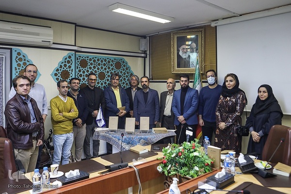 رونمایی از کتاب حلقه حکمت