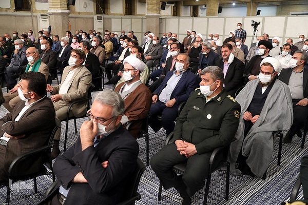 رهبر انقلاب اسلامی در دیدار دست‌اندرکاران برگزاری کنگره شهدای قم