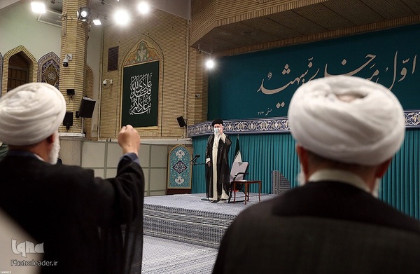 رهبر انقلاب اسلامی در دیدار دست‌اندرکاران برگزاری کنگره شهدای قم