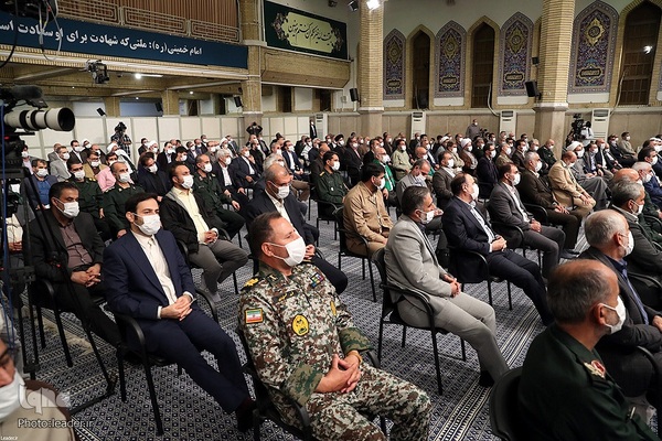 رهبر انقلاب اسلامی در دیدار دست‌اندرکاران برگزاری کنگره شهدای قم