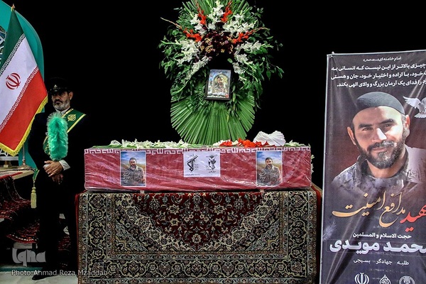 استقبال از پیکر شهید مدافع امنیت در حرم مطهر شاهچراغ(ع)