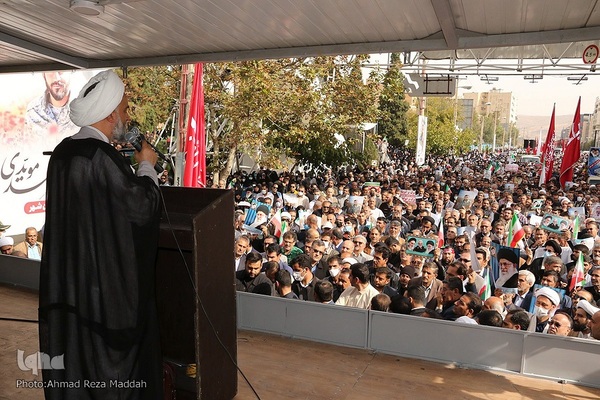 مراسم تشییع پیکر مطهر روحانی شهید مدافع امنیت در شیراز