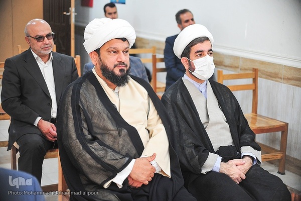 کتاب «شناسنامه چهارده معصوم(ع)» در اهواز رونمایی شد