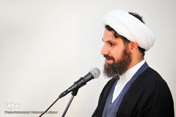 کتاب «شناسنامه چهارده معصوم(ع)» در اهواز رونمایی شد