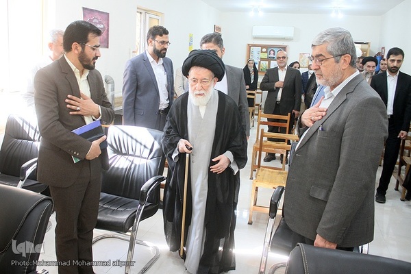 کتاب «شناسنامه چهارده معصوم(ع)» در اهواز رونمایی شد