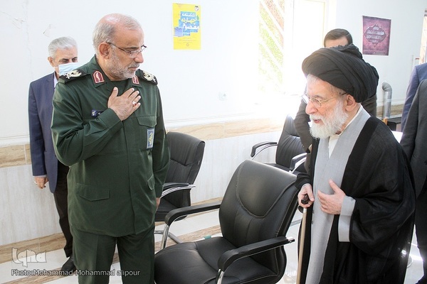 کتاب «شناسنامه چهارده معصوم(ع)» در اهواز رونمایی شد