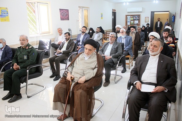 کتاب «شناسنامه چهارده معصوم(ع)» در اهواز رونمایی شد