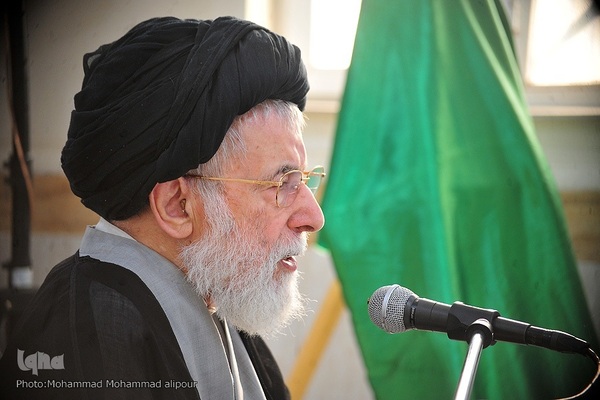 کتاب «شناسنامه چهارده معصوم(ع)» در اهواز رونمایی شد