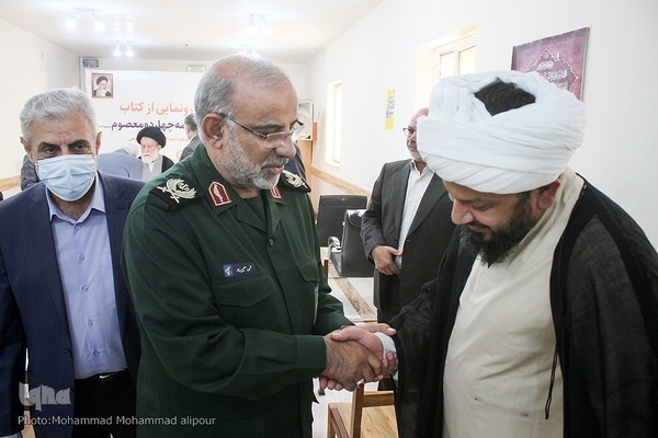 کتاب «شناسنامه چهارده معصوم(ع)» در اهواز رونمایی شد