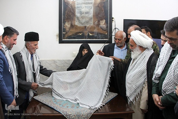 رونمایی از کتاب چشم و چراغ در یزد‎‎