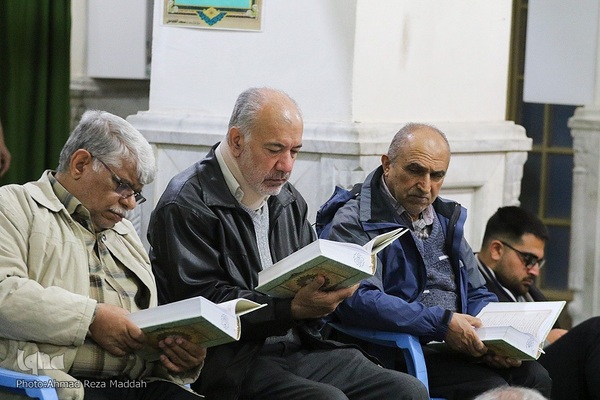 محفل انس با قرآن در مسجد تاریخی آقاباباخان شیراز