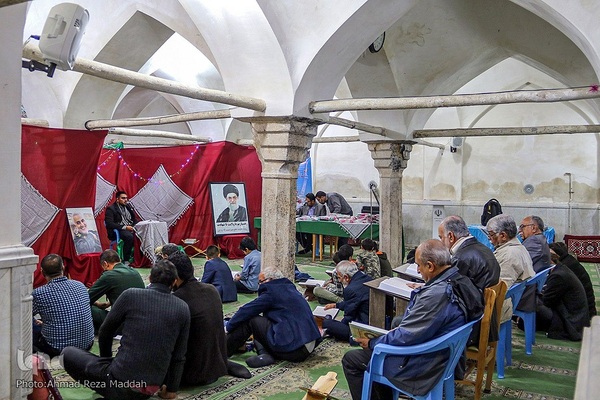 محفل انس با قرآن در مسجد تاریخی آقاباباخان شیراز