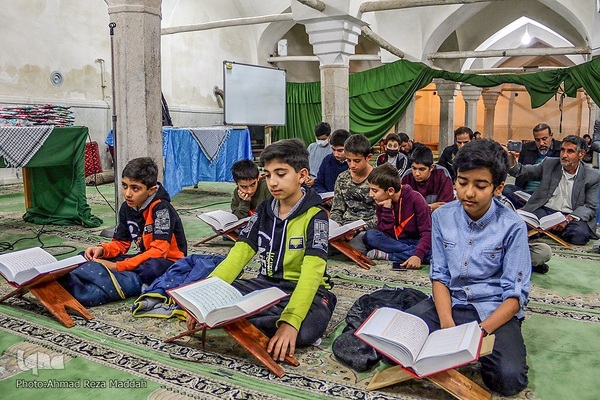 محفل انس با قرآن در مسجد تاریخی آقاباباخان شیراز