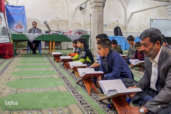 محفل انس با قرآن در مسجد تاریخی آقاباباخان شیراز