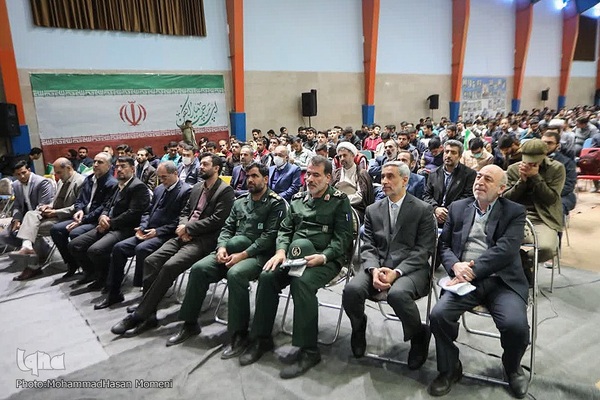 گردهمایی سراسری دانشجویان بسیجی با حضور وزیر علوم