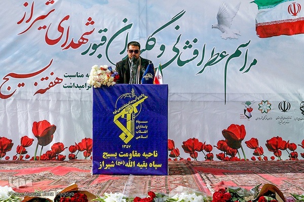 مراسم عطرافشانی وغبارروبی قبورمطهرگلزار شهدا