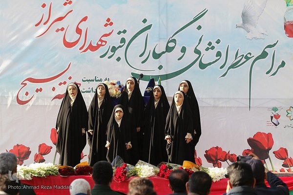 مراسم عطرافشانی وغبارروبی قبورمطهرگلزار شهدا