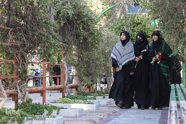 مراسم عطرافشانی وغبارروبی قبورمطهرگلزار شهدا