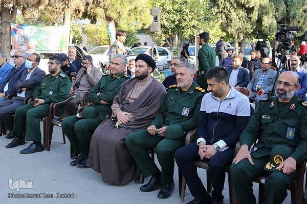 مراسم عطرافشانی وغبارروبی قبورمطهرگلزار شهدا