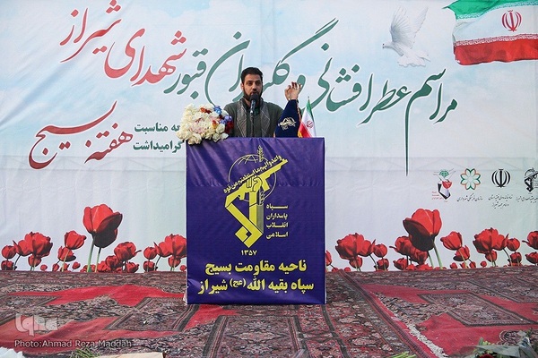 مراسم عطرافشانی وغبارروبی قبورمطهرگلزار شهدا