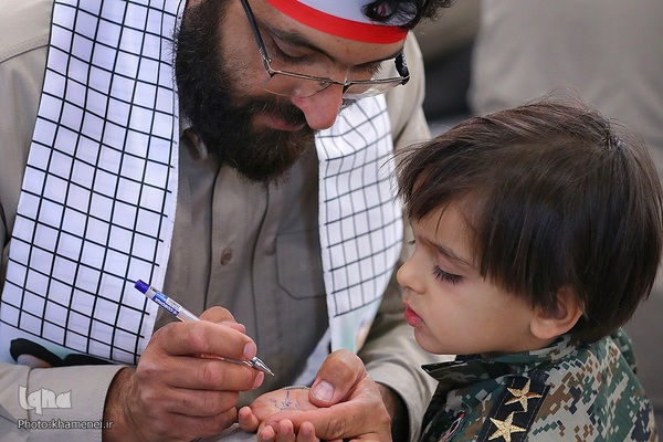 دیدار صدها تن از بسیجیان با رهبر معظم انقلاب اسلامی