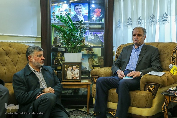 دیدار جامعه قرآنی با خانواده شهیدان محمد صالحه و زهرا حسنی سعدی