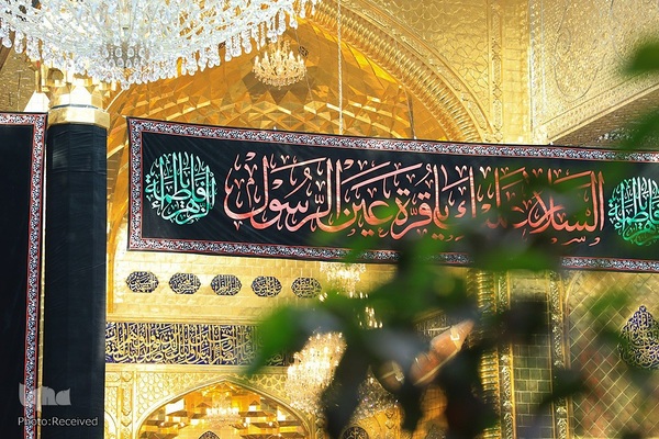 سیاه‌پوشان ایام فاطمیه در آستان عباسی